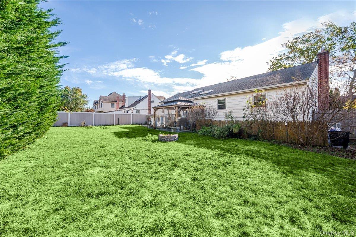 #16 photo, 165 Tremont Road, Lindenhurst , NY 11757