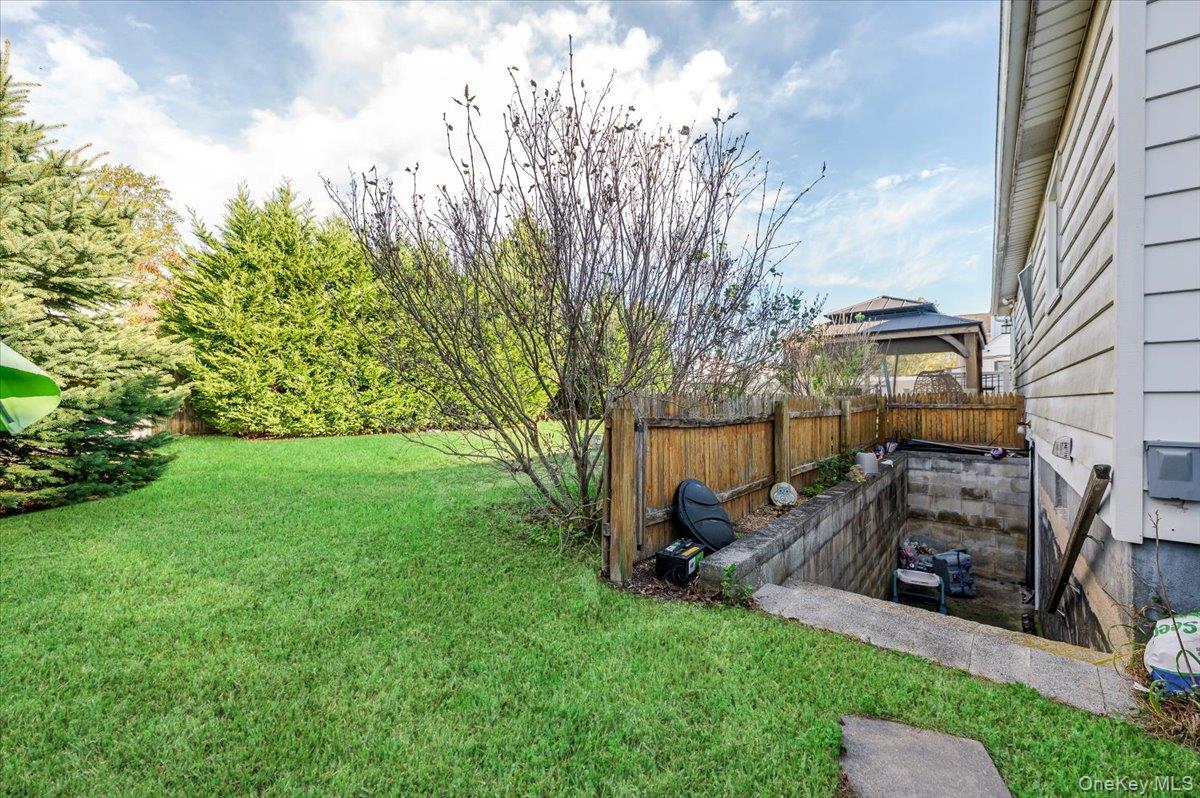 #17 photo, 165 Tremont Road, Lindenhurst , NY 11757