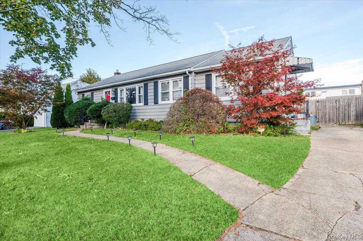 #19 photo, 165 Tremont Road, Lindenhurst , NY 11757