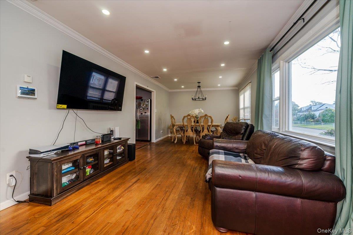 #3 photo, 165 Tremont Road, Lindenhurst , NY 11757