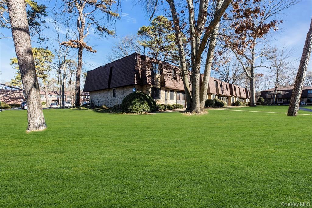 #1 photo, 33 Newbrook Lane, Bay Shore , NY 11706