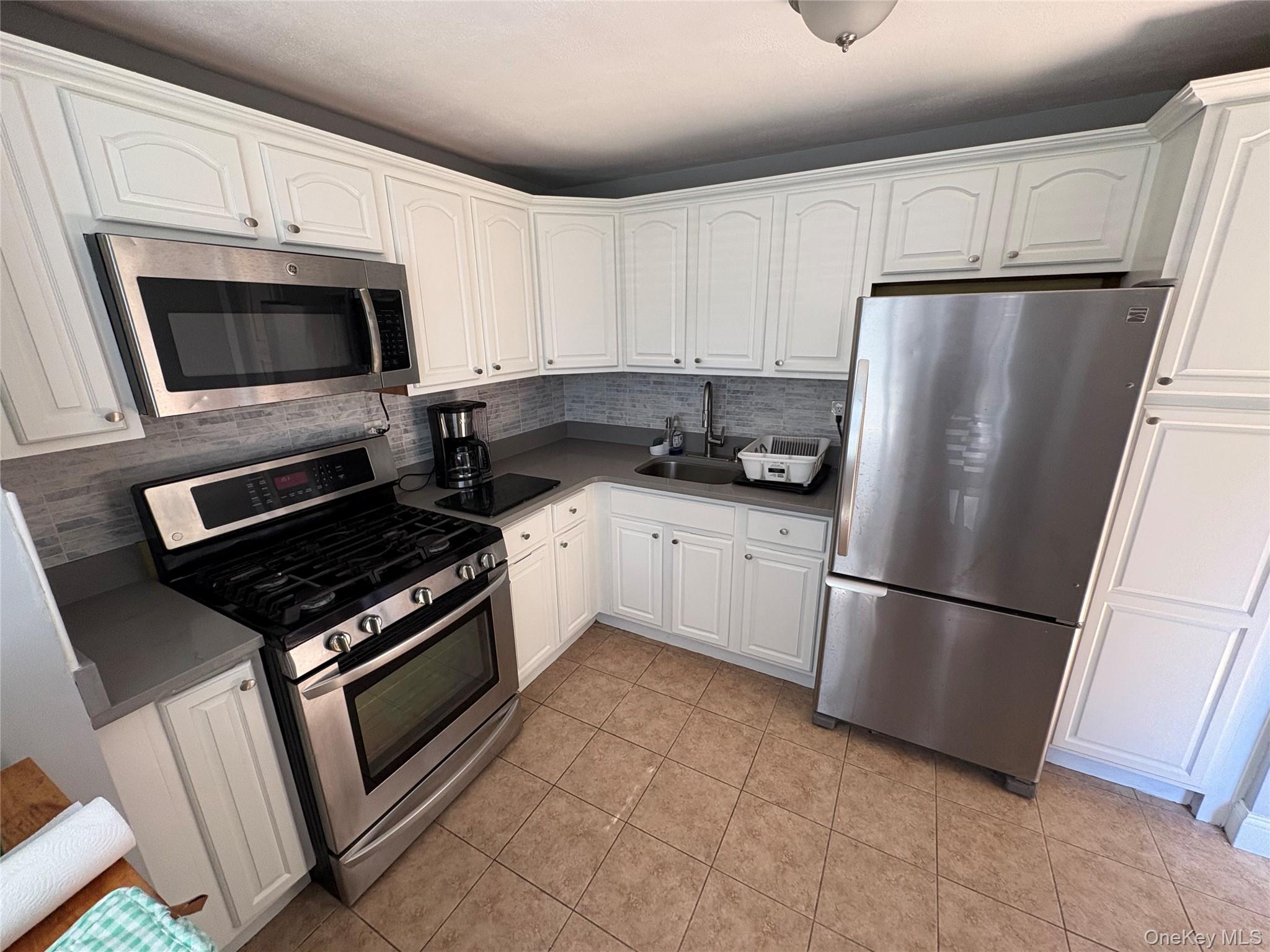 #2 photo, 33 Newbrook Lane, Bay Shore , NY 11706