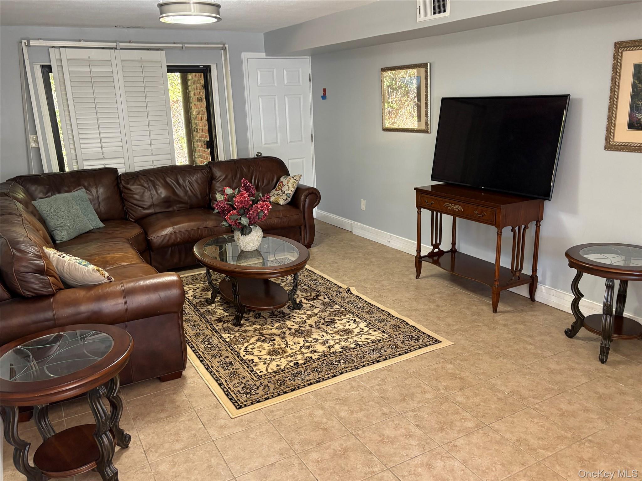 #4 photo, 33 Newbrook Lane, Bay Shore , NY 11706