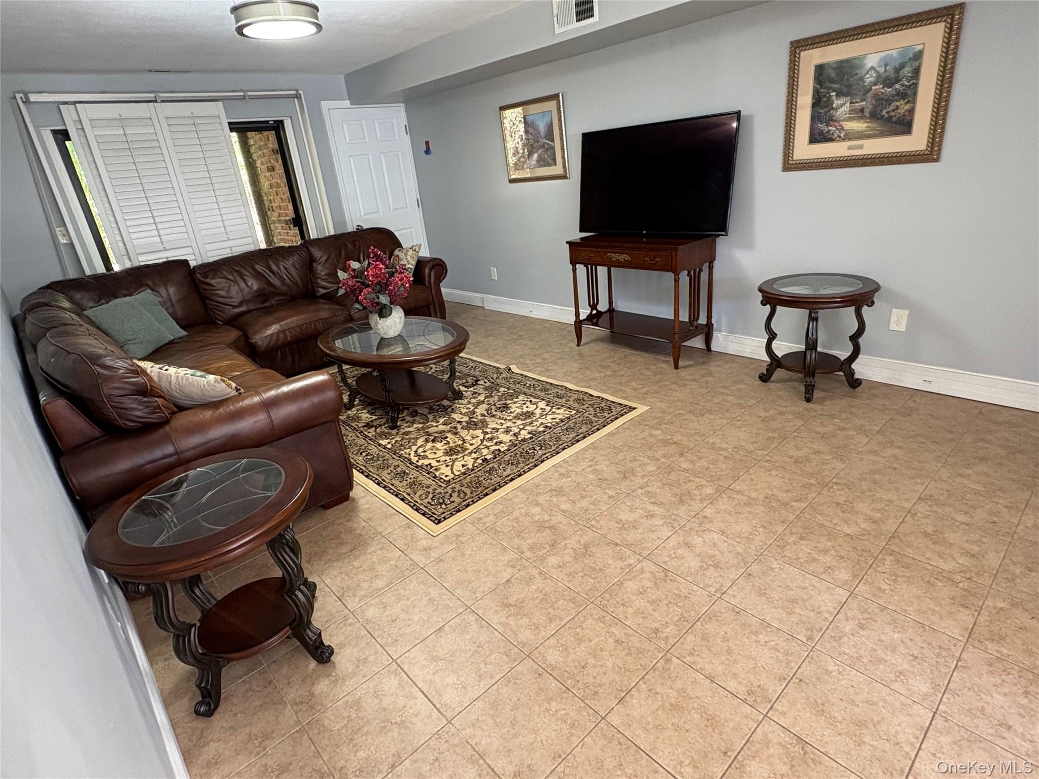 #5 photo, 33 Newbrook Lane, Bay Shore , NY 11706