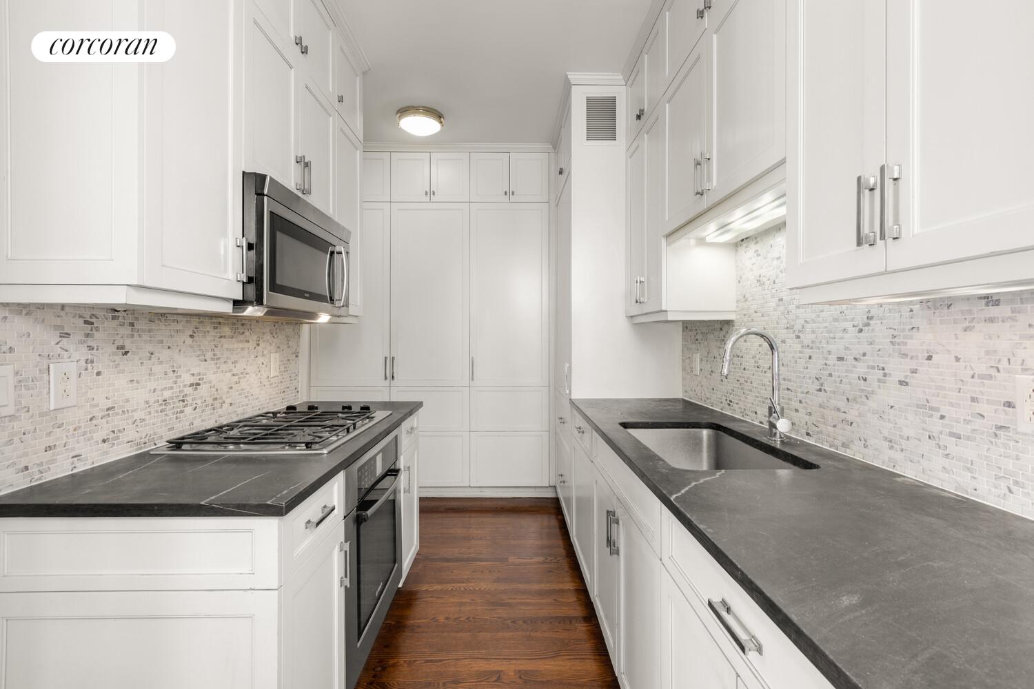 #4 photo, 610 W 110TH Street, マンハッタン Upper West Side , NY 10025