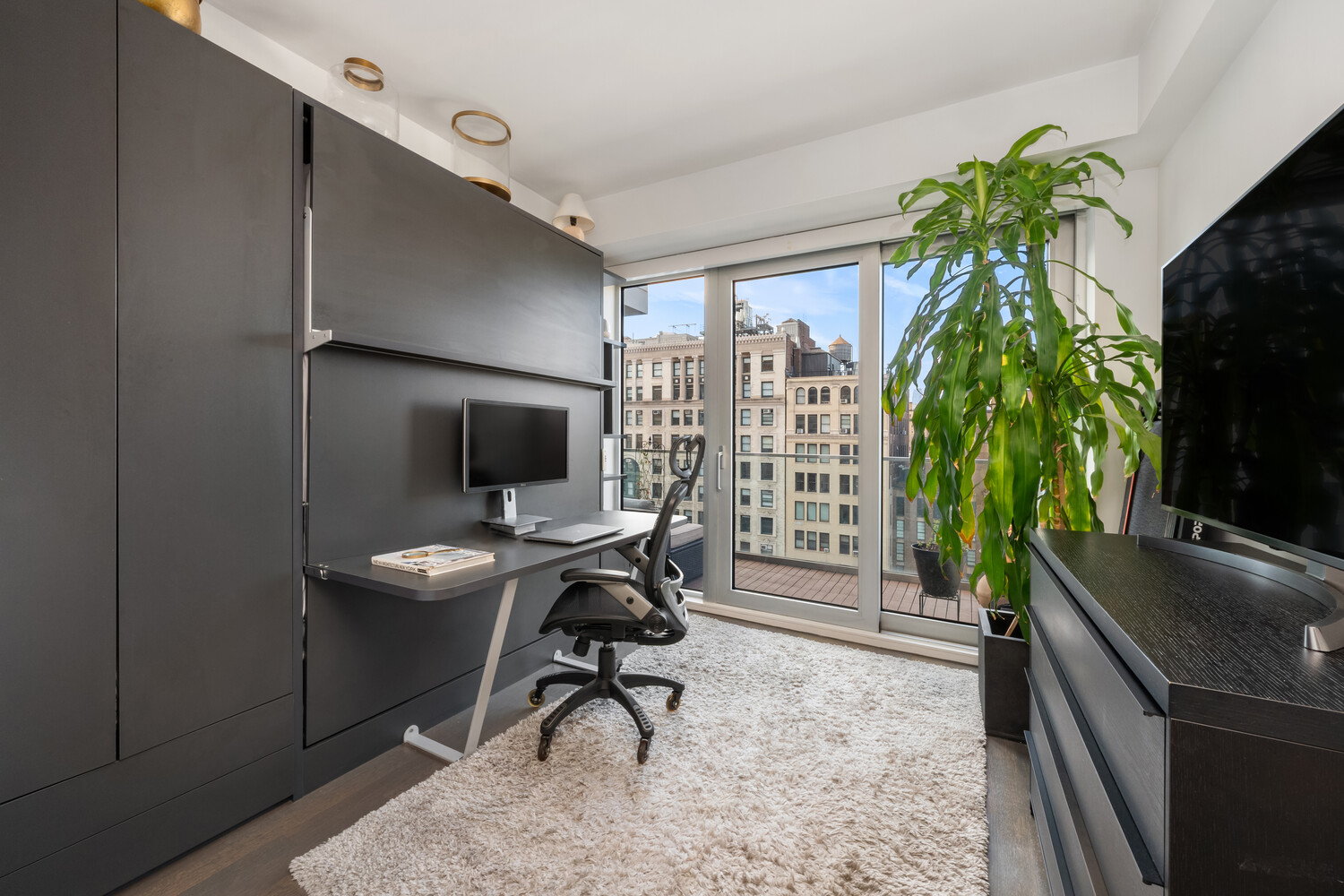 #10 photo, 14 W 14TH Street, Greenwich Village , NY 10011