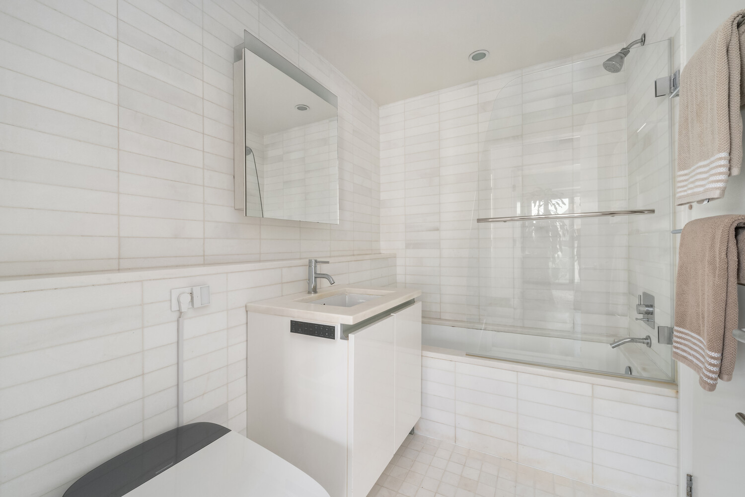 #11 photo, 14 W 14TH Street, Greenwich Village , NY 10011