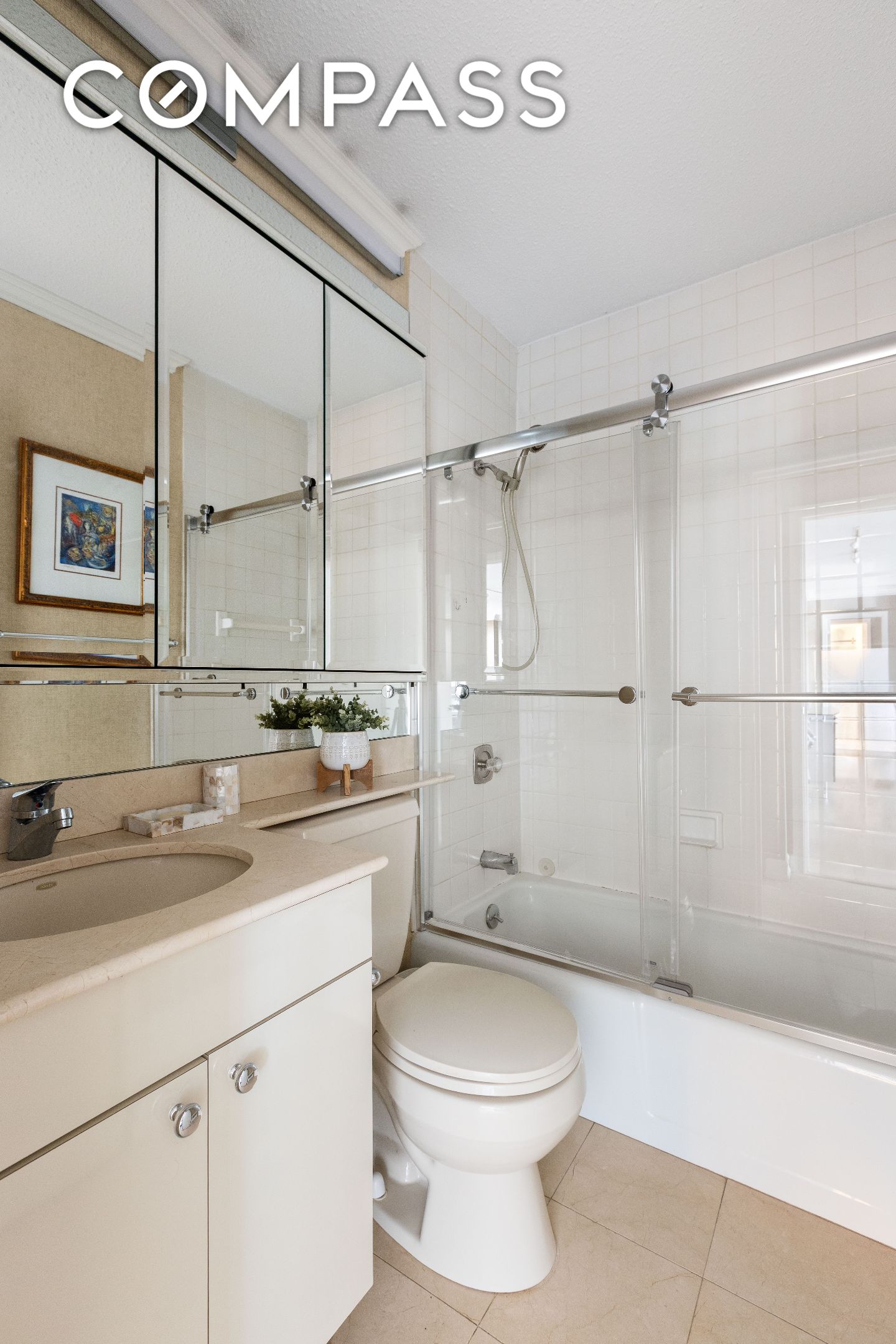 #16 photo, 347 W 57th Street, マンハッタン Hell's Kitchen , NY 10019