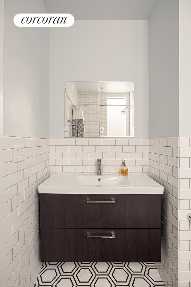 #18 photo, 115 MILTON Street, Greenpoint , NY 11222