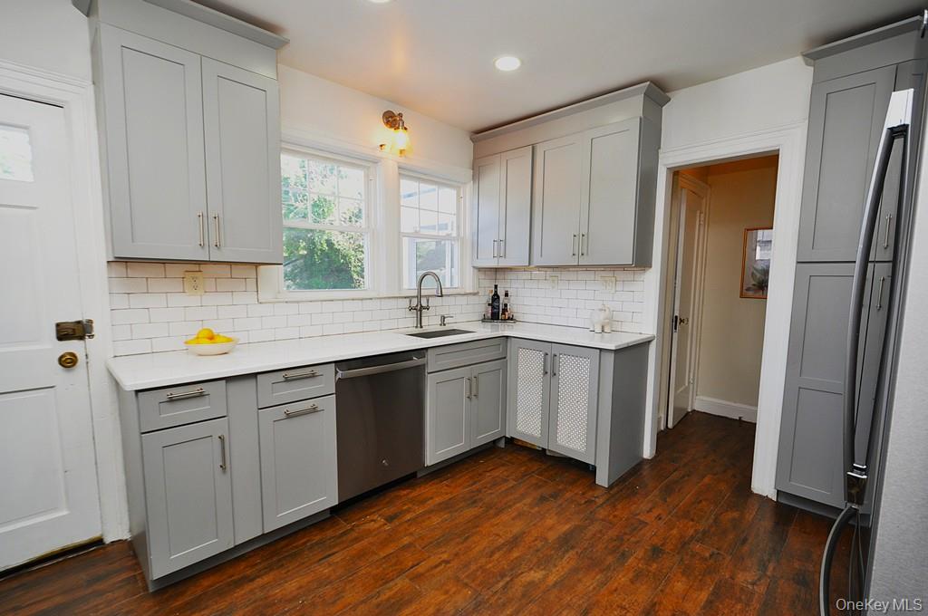 #19 photo, 54 Lincoln Avenue, White Plains , NY 10606