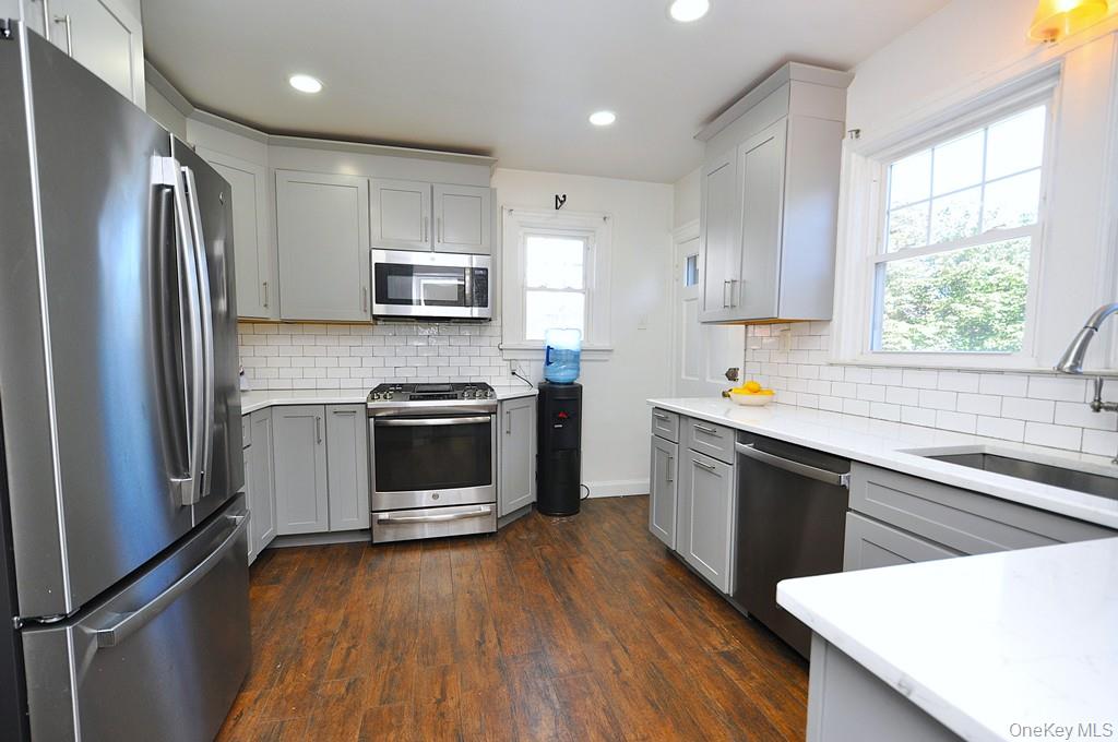 #20 photo, 54 Lincoln Avenue, White Plains , NY 10606