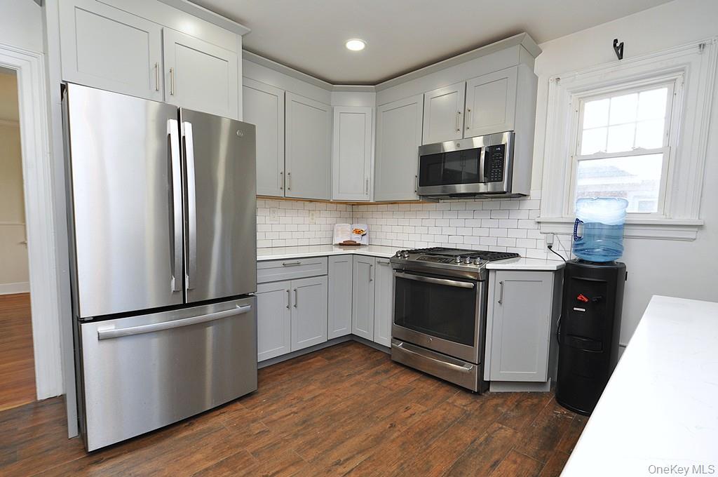 #8 photo, 54 Lincoln Avenue, White Plains , NY 10606