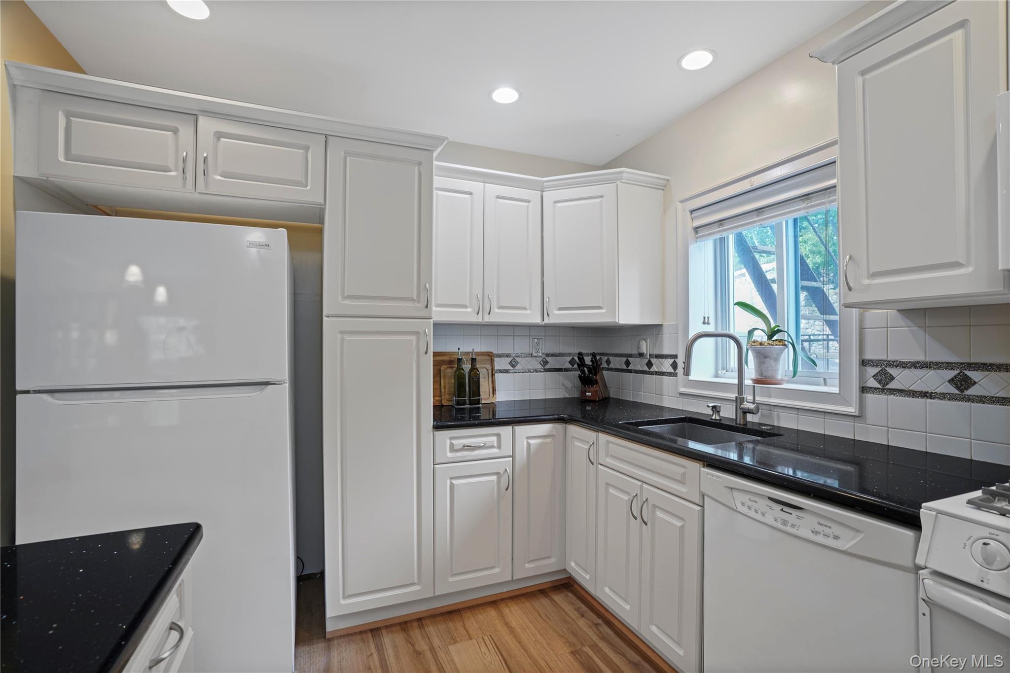 #4 photo, 2333 Palmer Avenue, New Rochelle , NY 10801