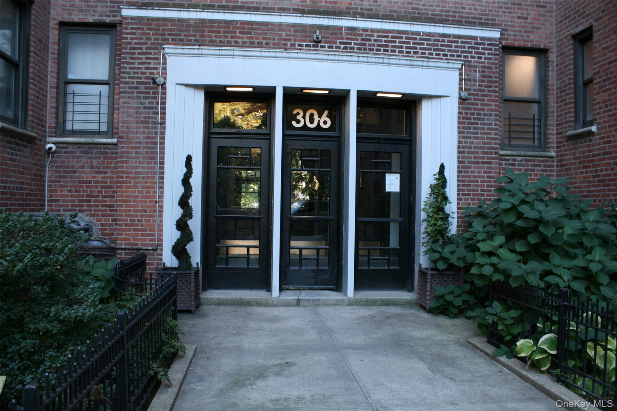 #1 photo, 306 E Mosholu Parkway, Bronx , NY 10458