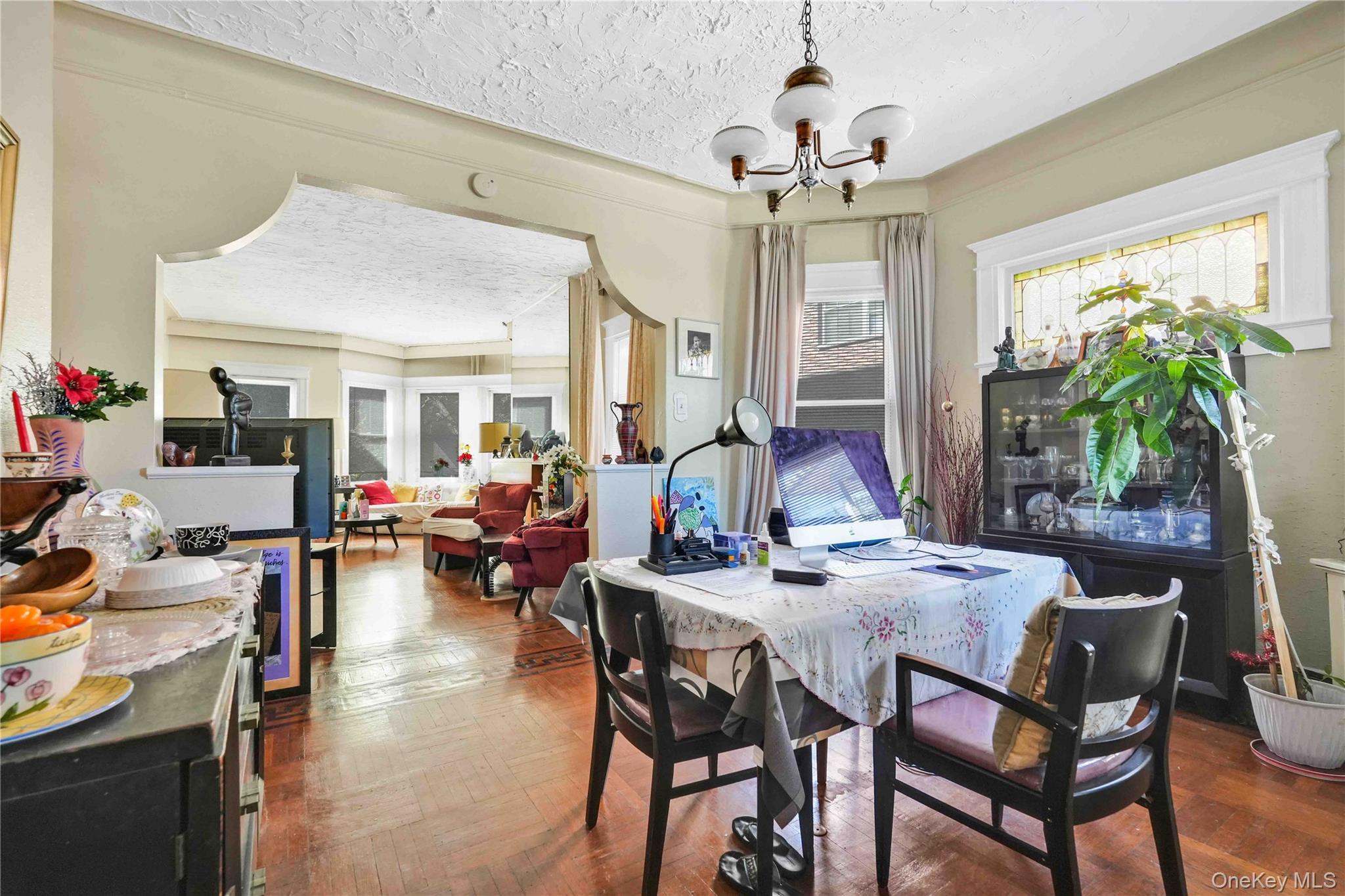 #12 photo, 104-47 Ditmars Boulevard, クイーンズ区 East Elmhurst , NY 11369