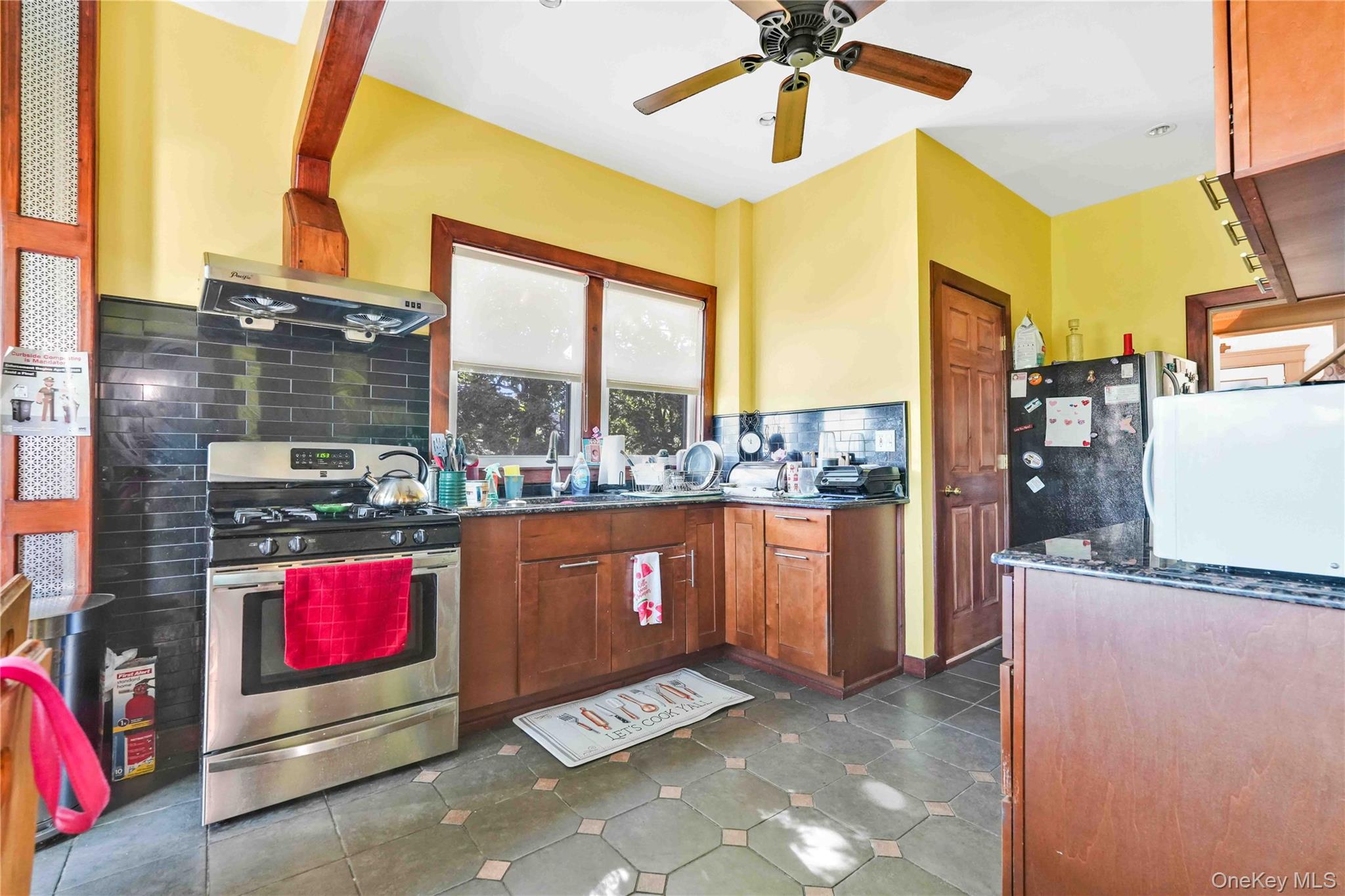 #14 photo, 104-47 Ditmars Boulevard, クイーンズ区 East Elmhurst , NY 11369