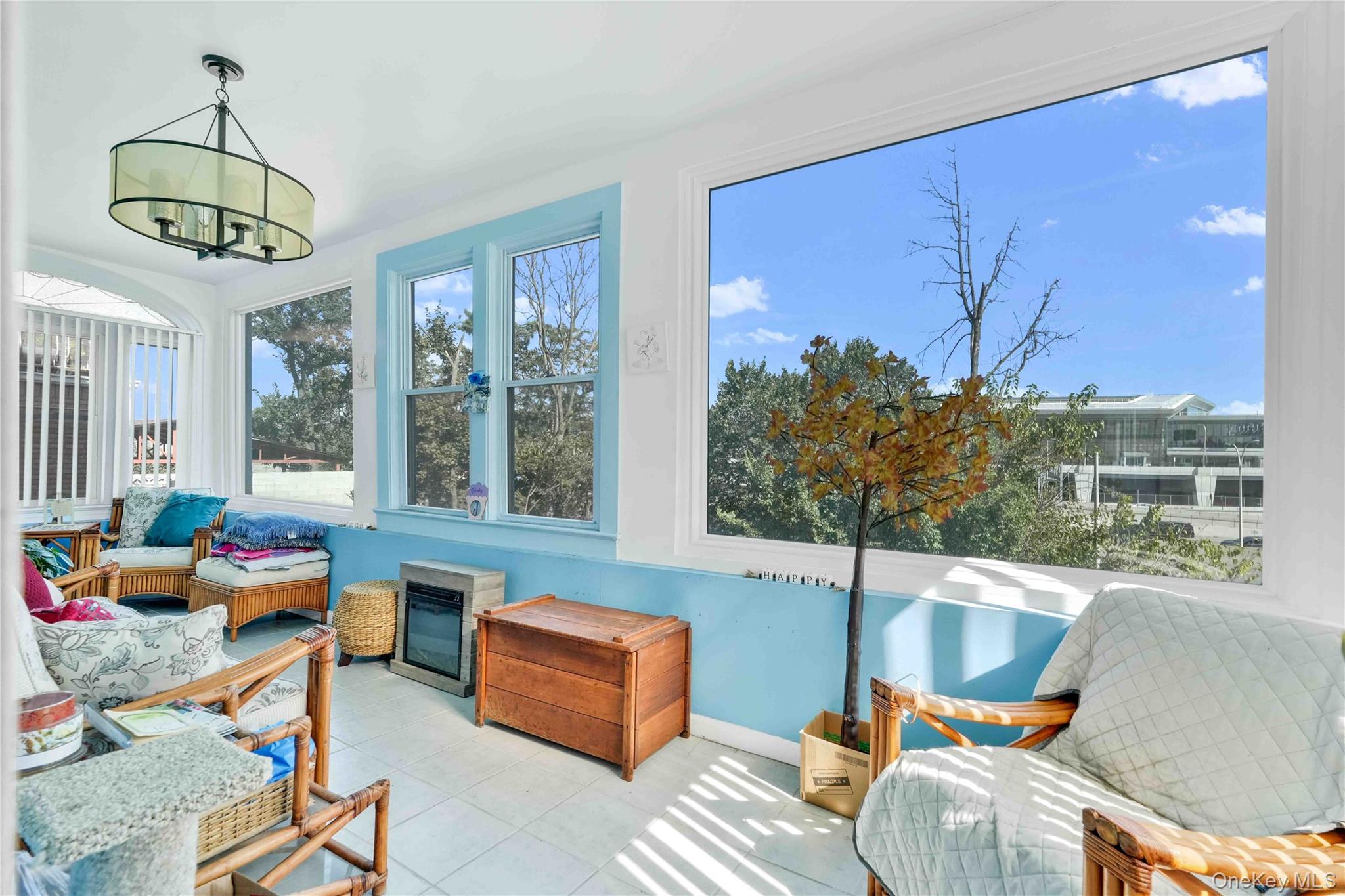 #15 photo, 104-47 Ditmars Boulevard, クイーンズ区 East Elmhurst , NY 11369