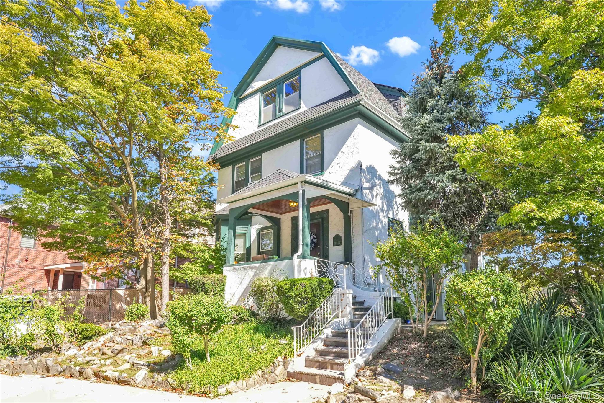 #2 photo, 104-47 Ditmars Boulevard, クイーンズ区 East Elmhurst , NY 11369