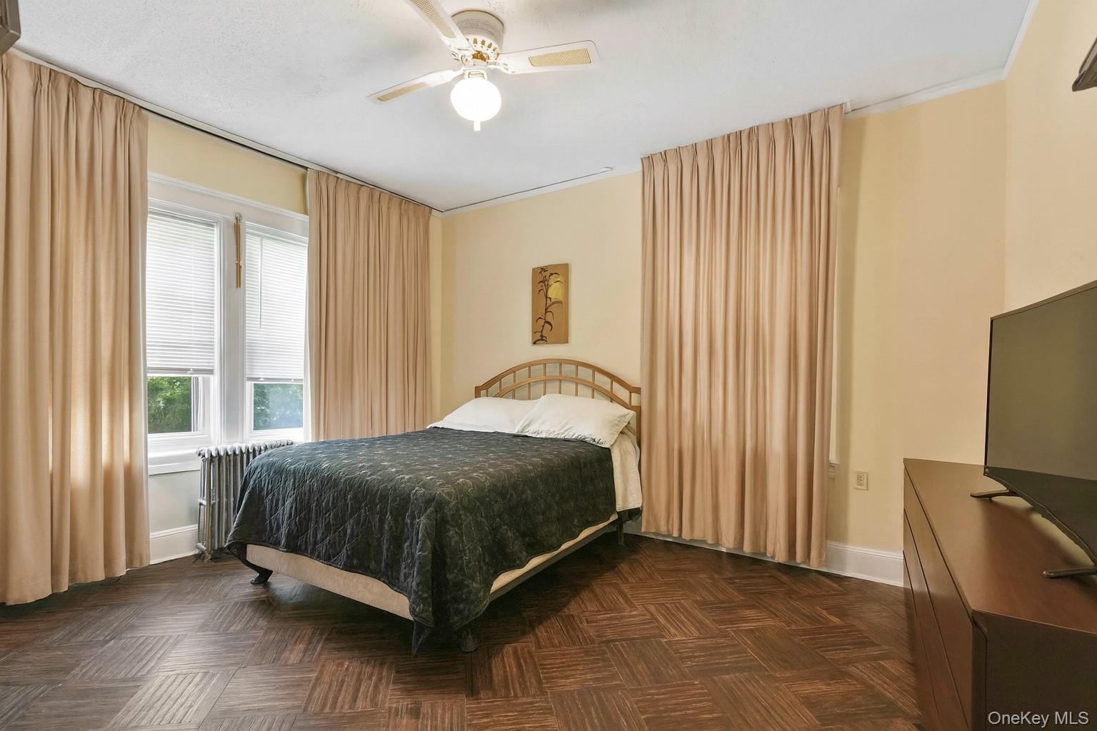 #20 photo, 104-47 Ditmars Boulevard, クイーンズ区 East Elmhurst , NY 11369