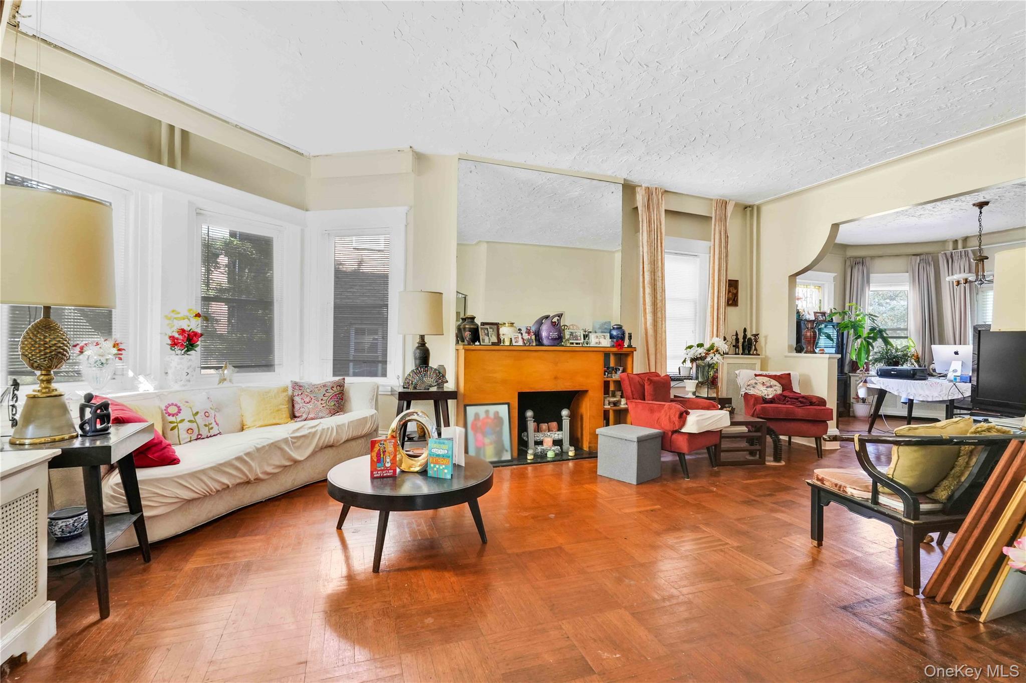 #9 photo, 104-47 Ditmars Boulevard, クイーンズ区 East Elmhurst , NY 11369