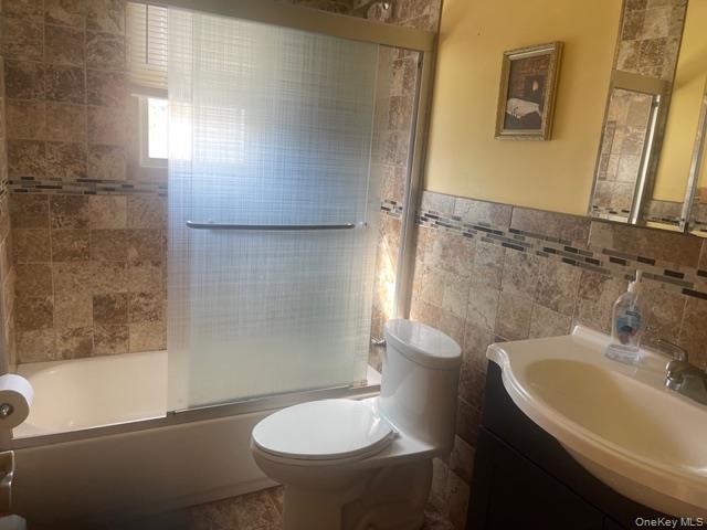 #13 photo, 325 S 8th Street, Lindenhurst , NY 11757