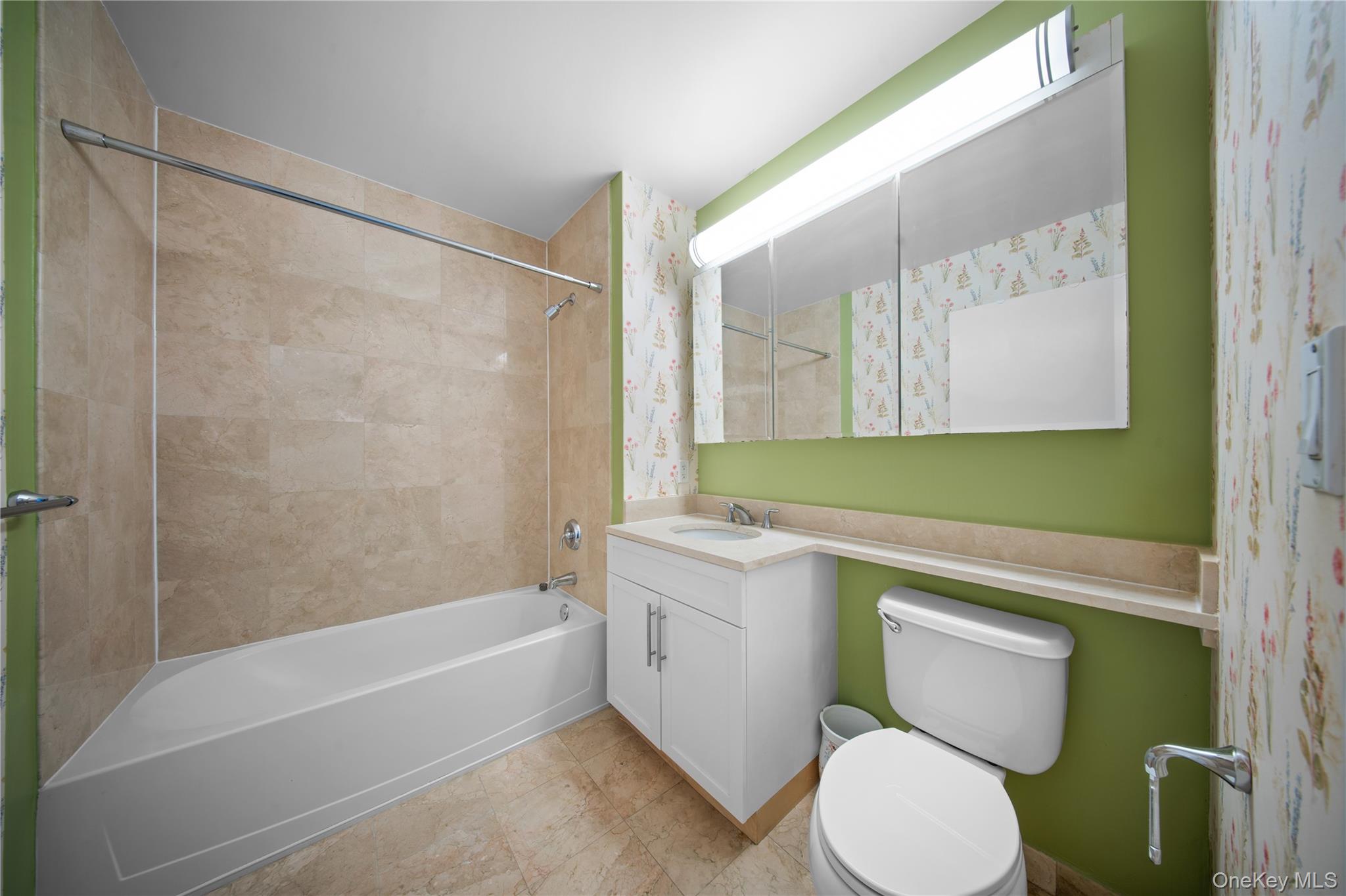 #15 photo, 40-26 College Point Boulevard, クイーンズ区 Flushing , NY 11354