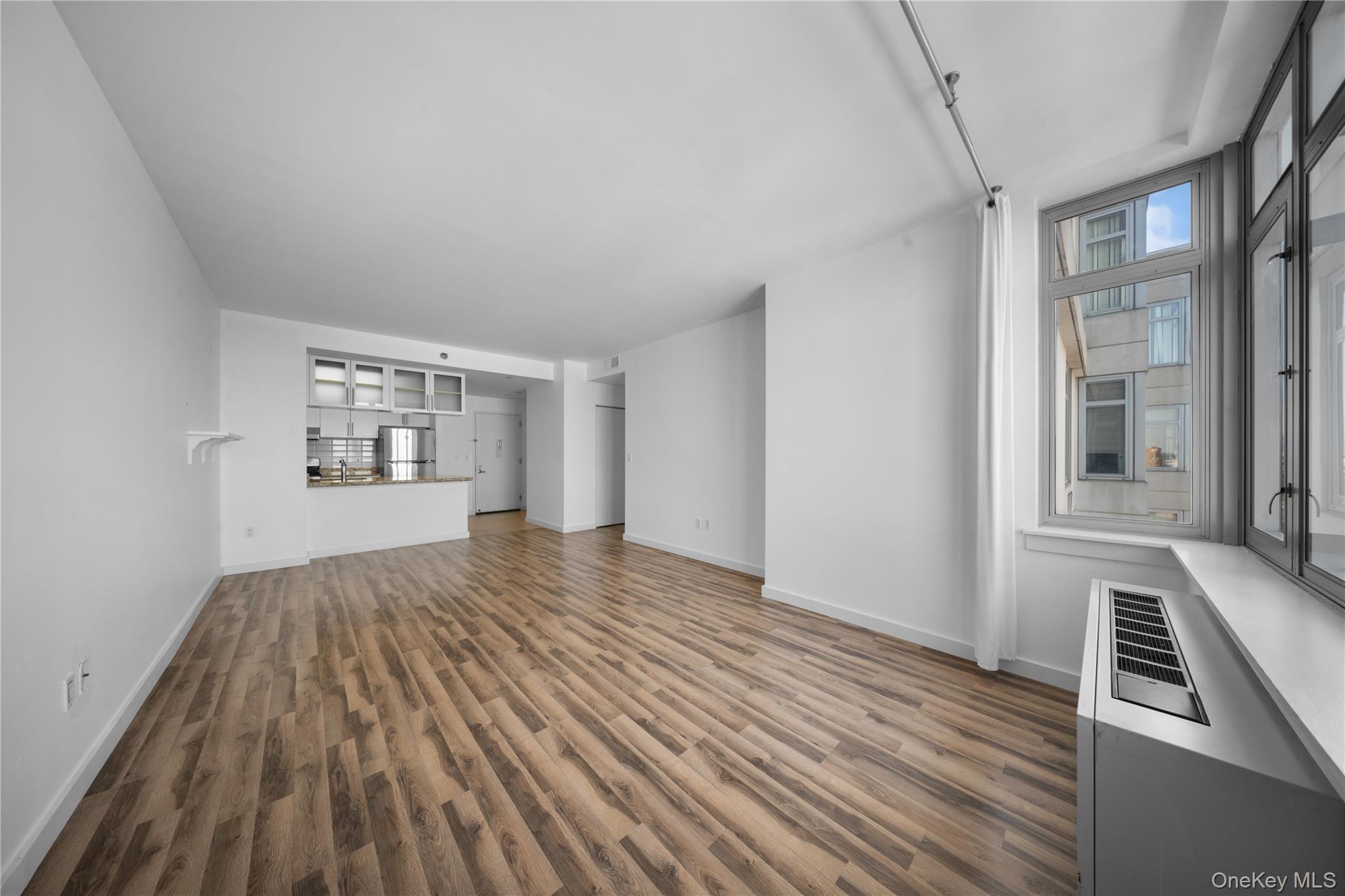 #5 photo, 40-26 College Point Boulevard, クイーンズ区 Flushing , NY 11354