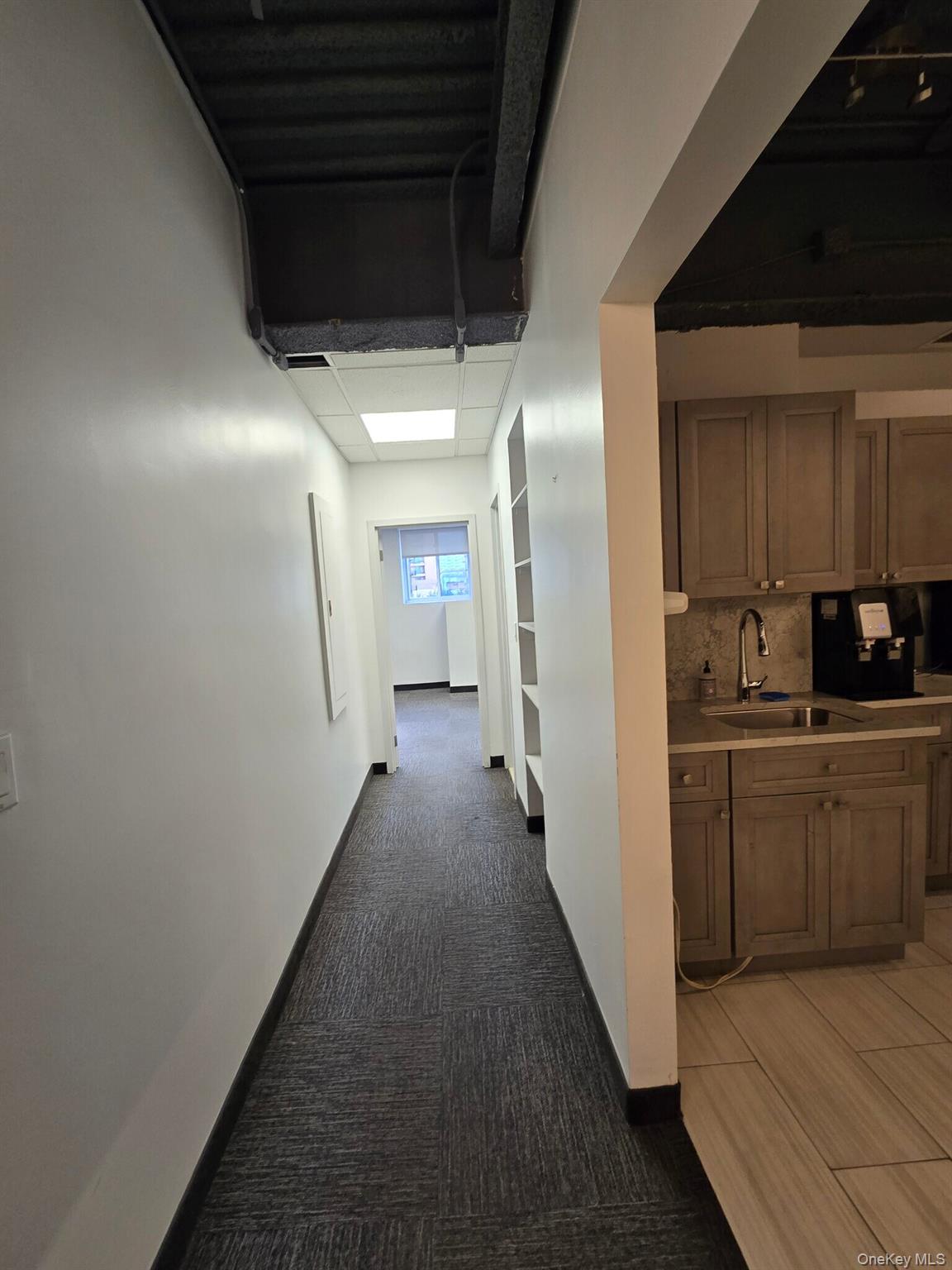 #13 photo, 2409 41st Avenue, クイーンズ区 Astoria , NY 11101