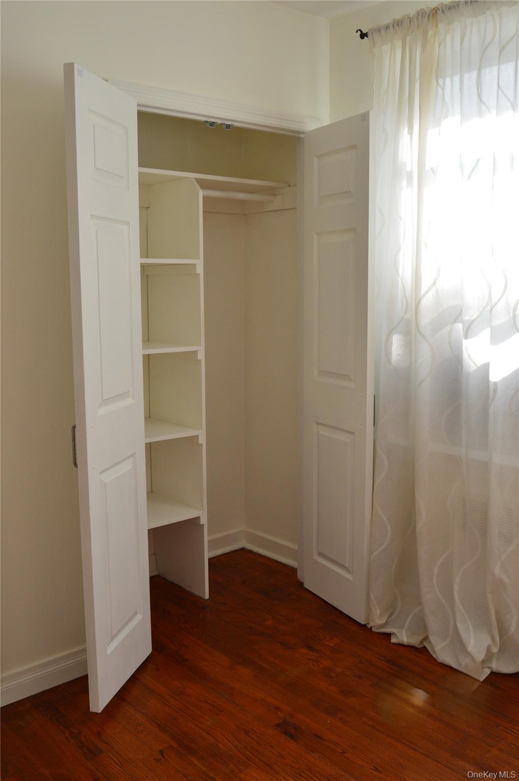 #7 photo, 65-45 Yellowstone Boulevard, クイーンズ区 Forest Hills , NY 11375