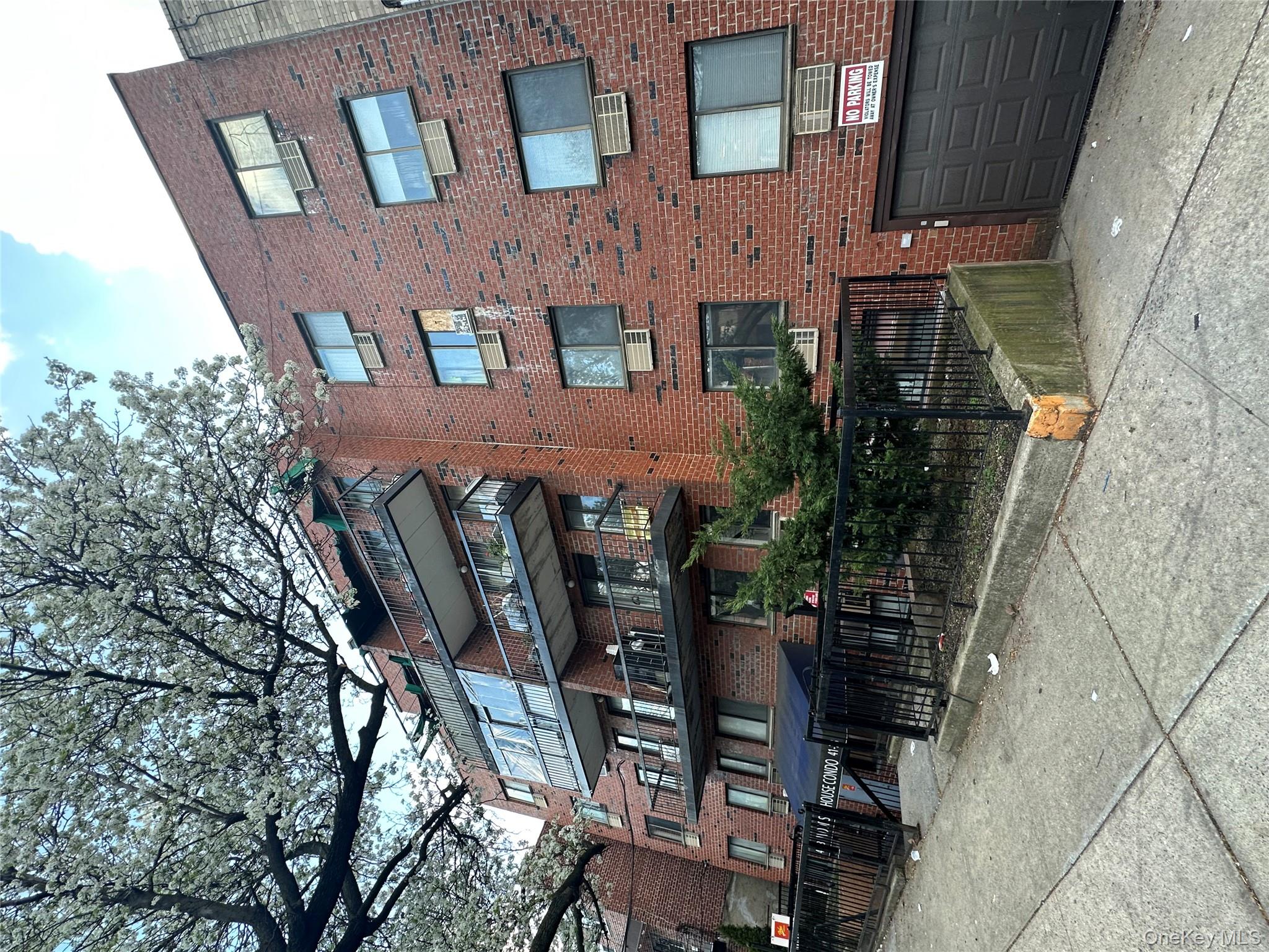 #1 photo, 41-28 71st Street, クイーンズ区 Woodside , NY 11377