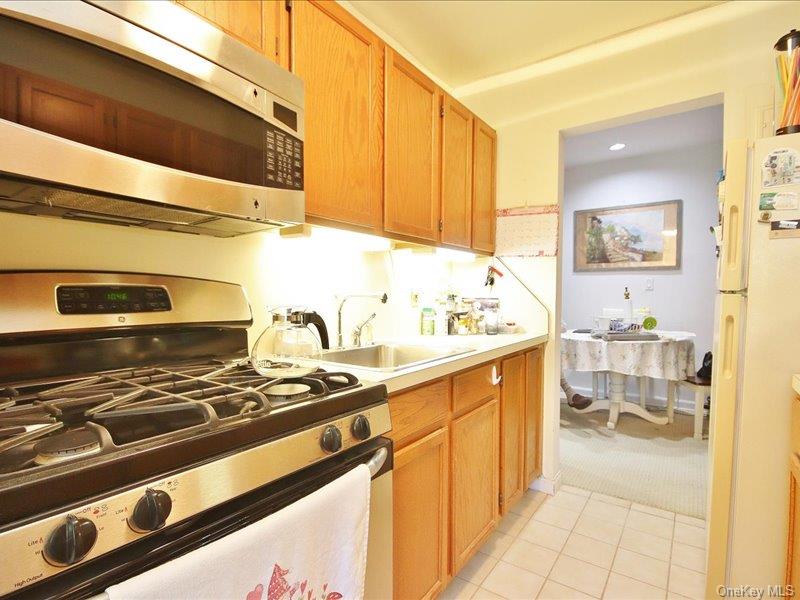 #12 photo, 10 Bryant Gardens, White Plains , NY 10605