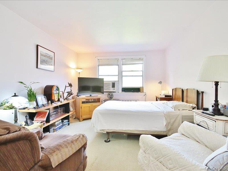 #13 photo, 10 Bryant Gardens, White Plains , NY 10605