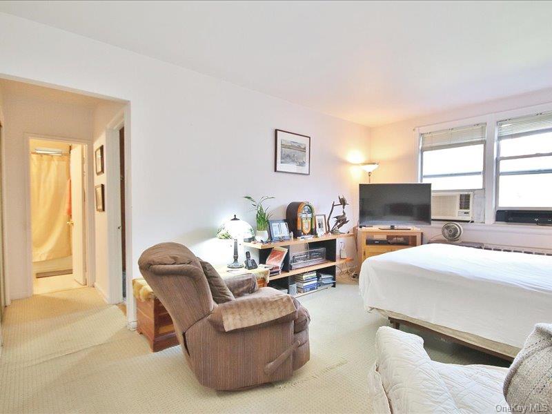 #15 photo, 10 Bryant Gardens, White Plains , NY 10605