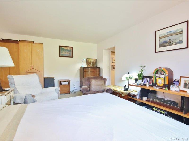 #17 photo, 10 Bryant Gardens, White Plains , NY 10605