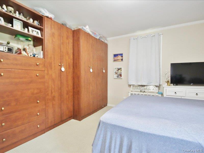 #20 photo, 10 Bryant Gardens, White Plains , NY 10605