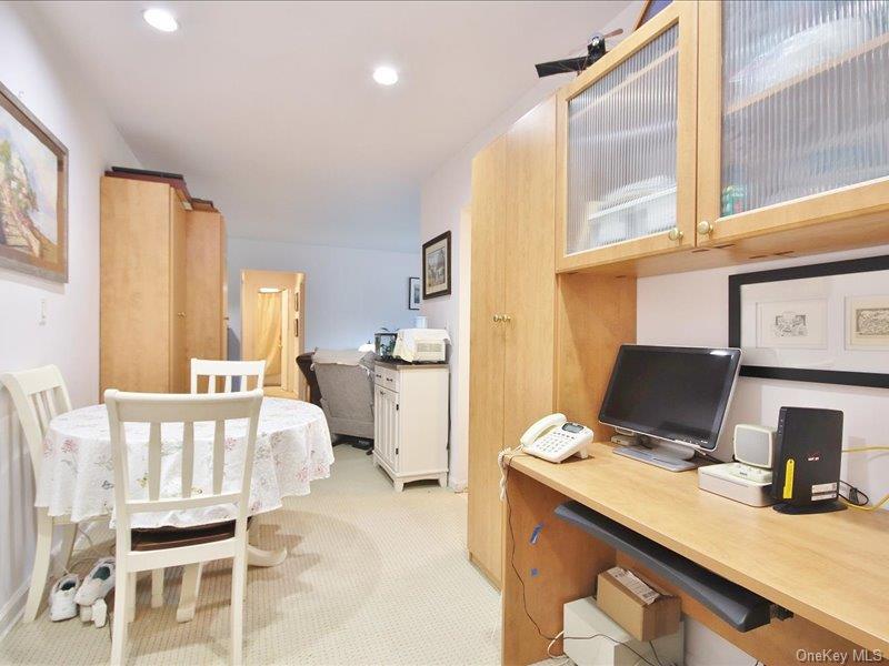 #6 photo, 10 Bryant Gardens, White Plains , NY 10605