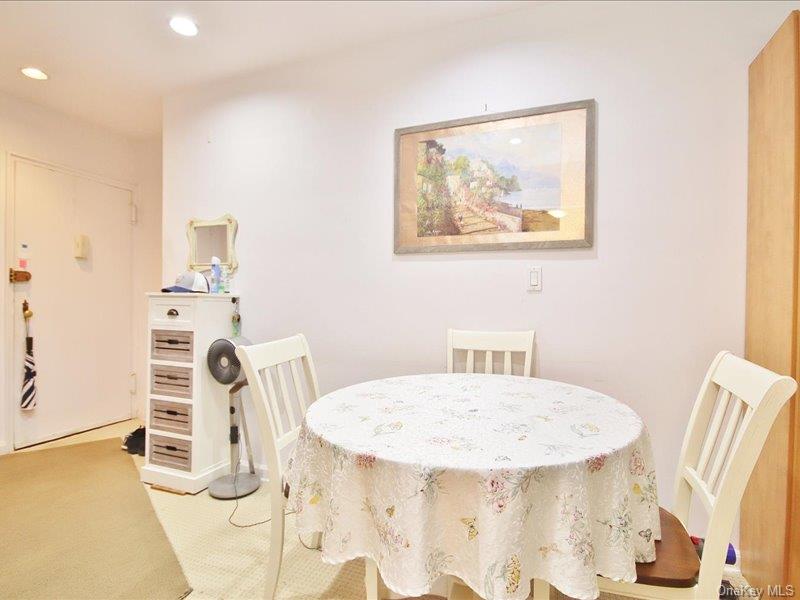 #7 photo, 10 Bryant Gardens, White Plains , NY 10605