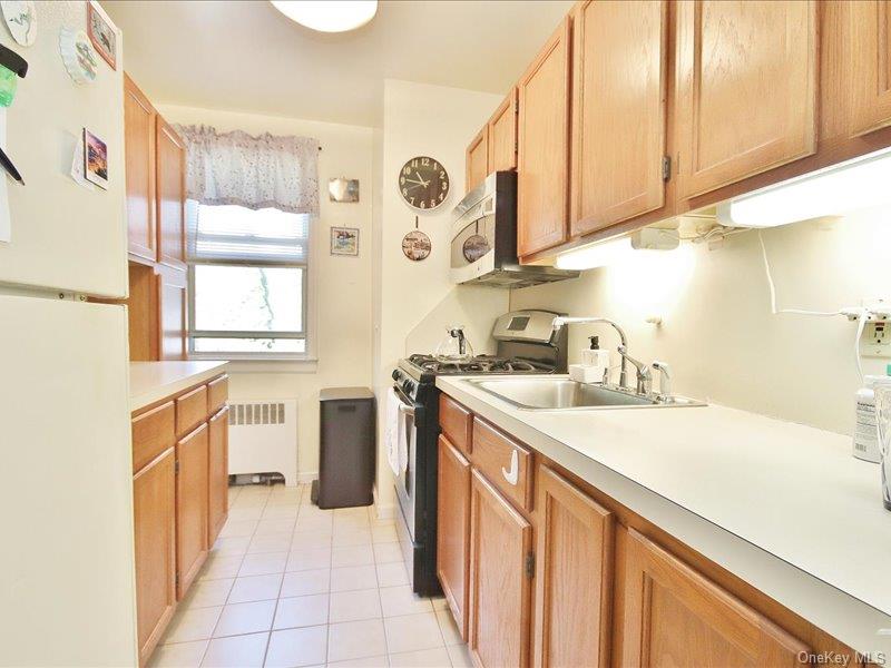 #9 photo, 10 Bryant Gardens, White Plains , NY 10605