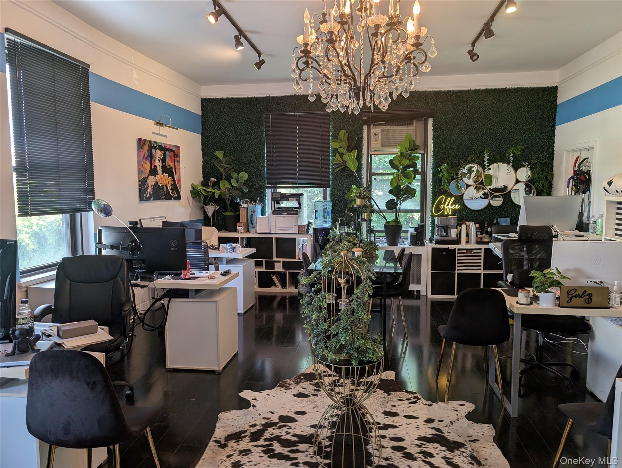 #1 photo, 22-45 31st St 31 Street, クイーンズ区 Astoria , NY 11105