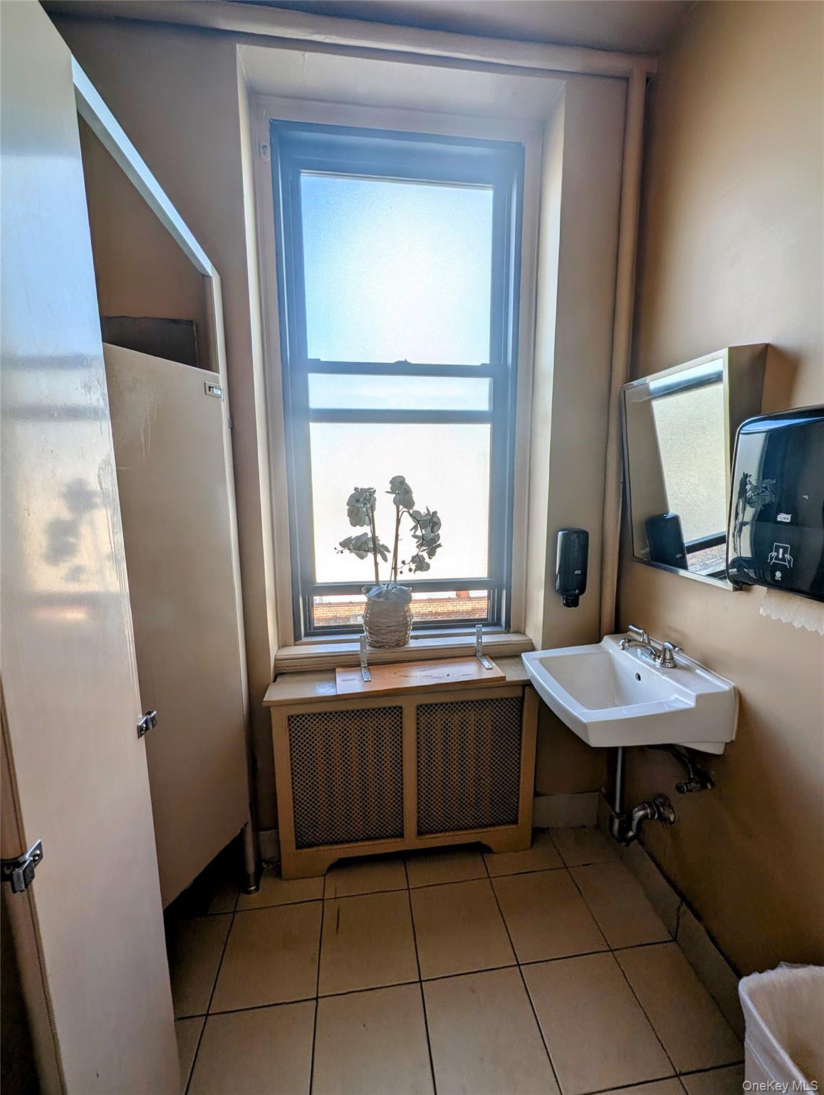 #12 photo, 22-45 31st St 31 Street, クイーンズ区 Astoria , NY 11105