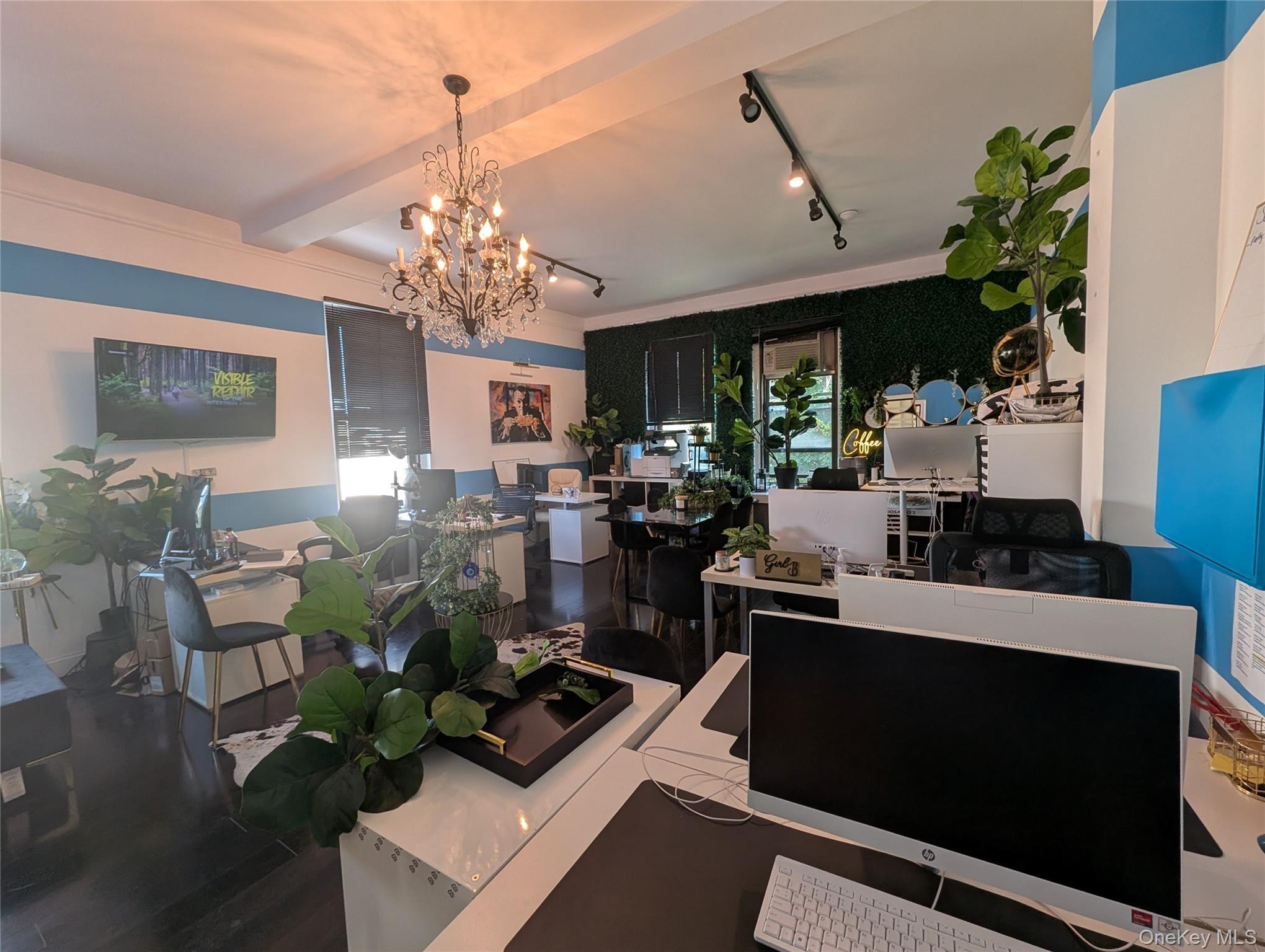 #3 photo, 22-45 31st St 31 Street, クイーンズ区 Astoria , NY 11105