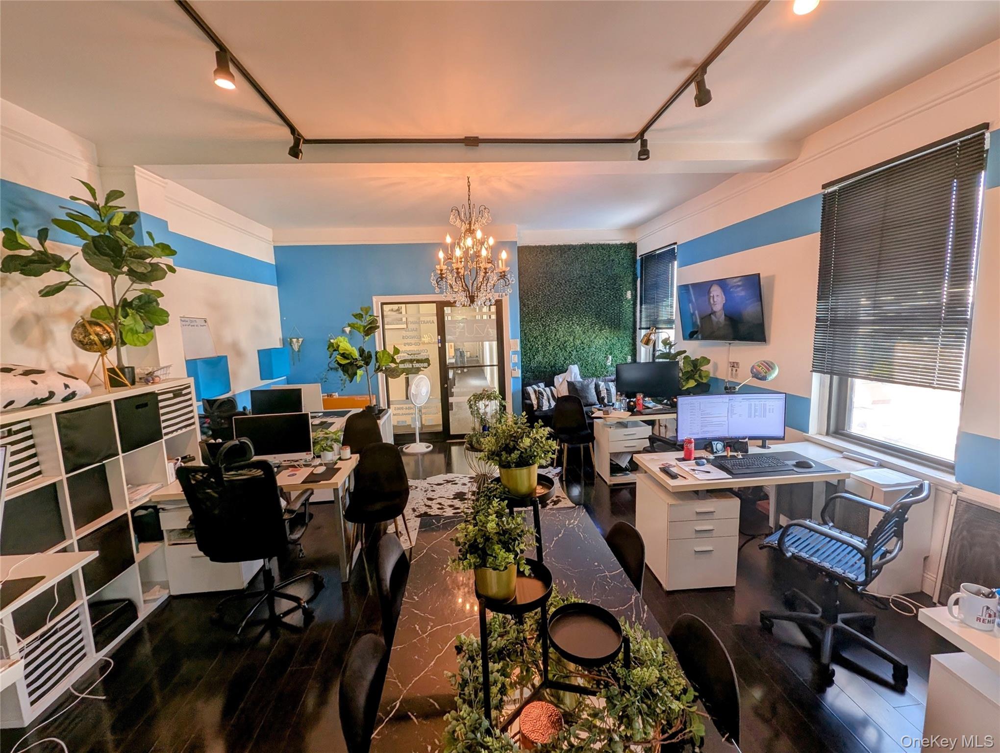 #5 photo, 22-45 31st St 31 Street, クイーンズ区 Astoria , NY 11105