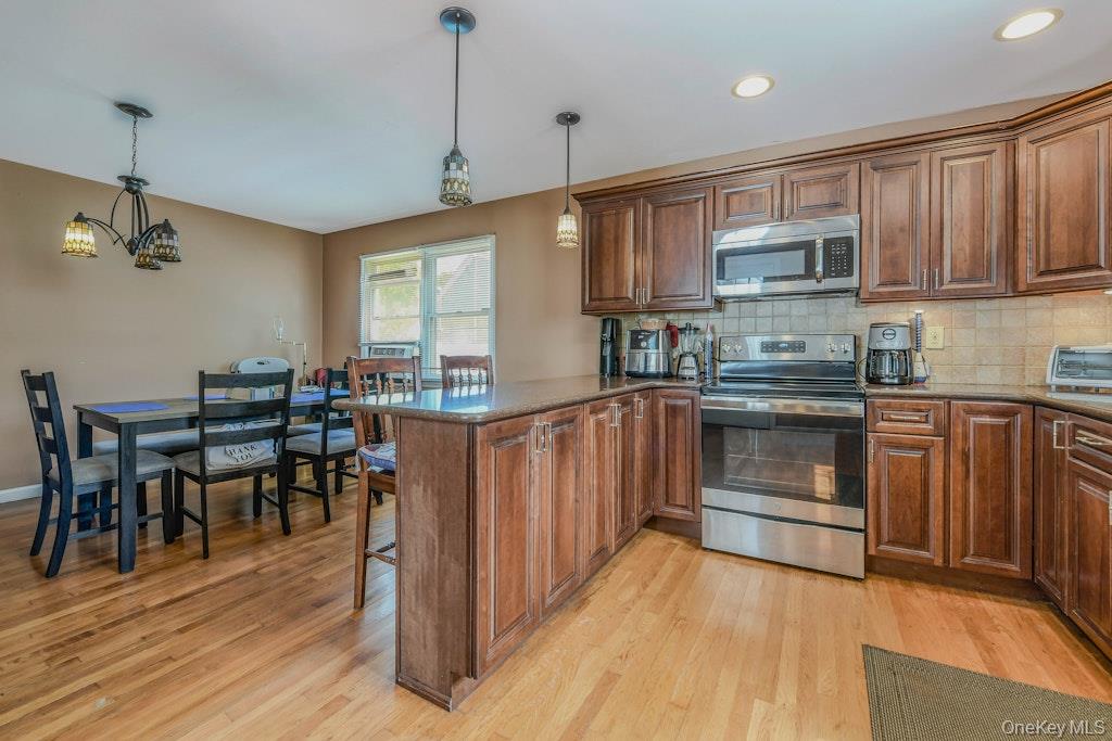 #4 photo, 170 Wickfield Lane, North Babylon , NY 11703