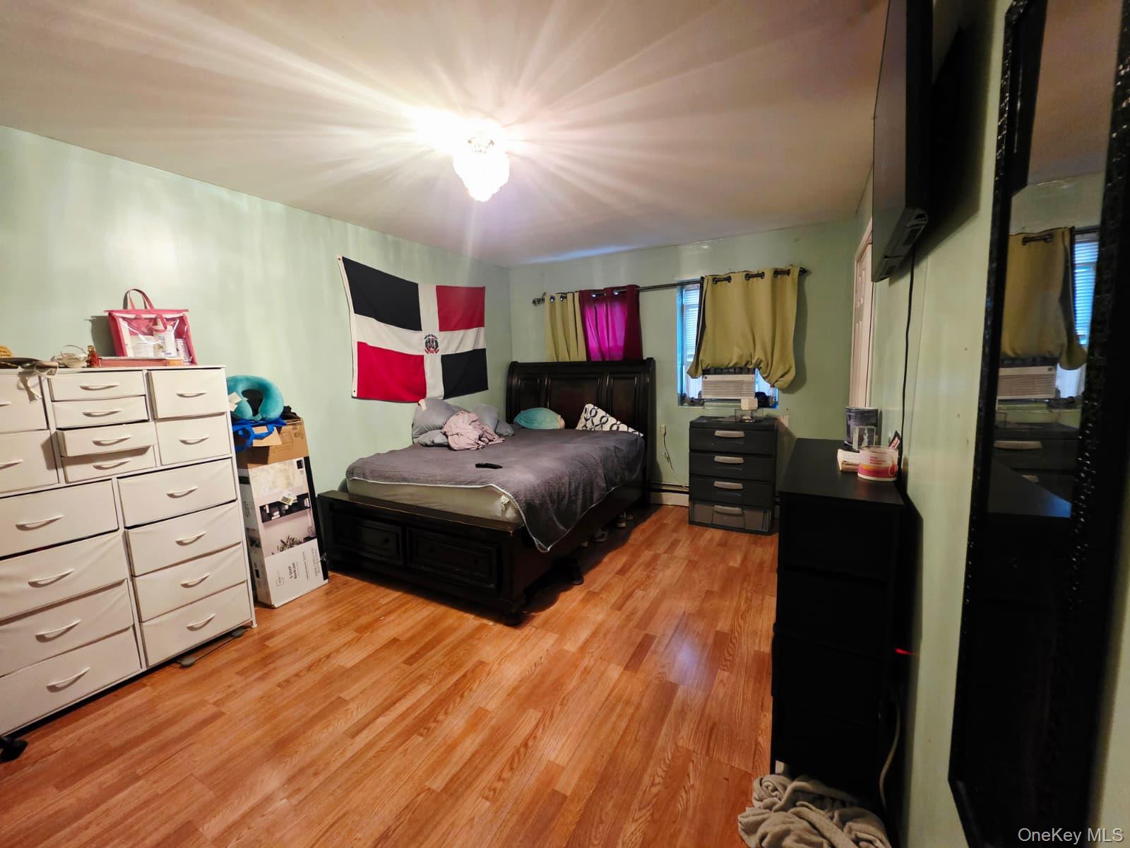 #5 photo, 9326 197th Street, Hollis , NY 11423