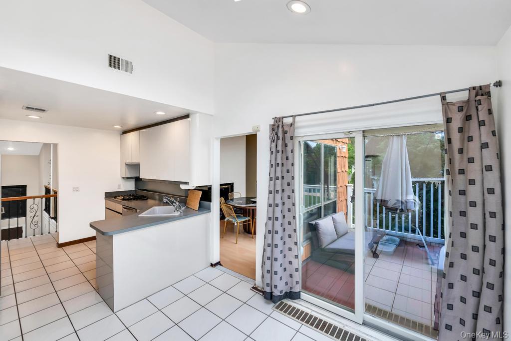 #17 photo, 4 Bridle Court, Northport , NY 11768