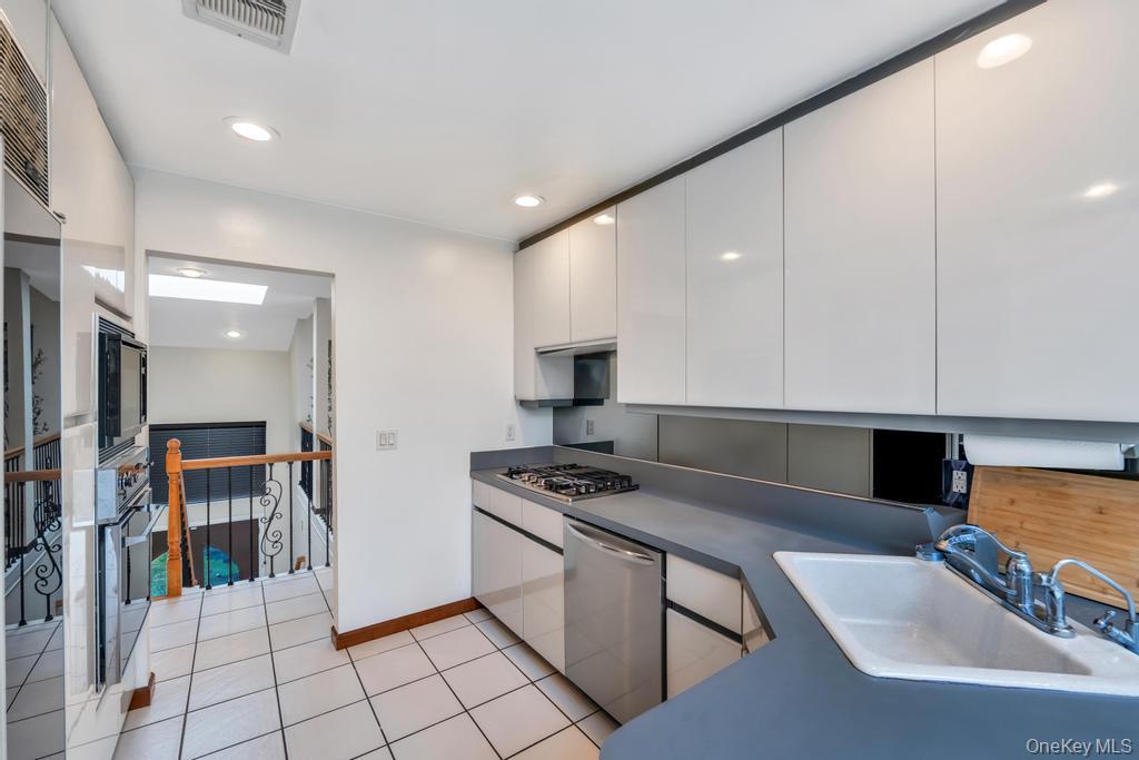 #18 photo, 4 Bridle Court, Northport , NY 11768