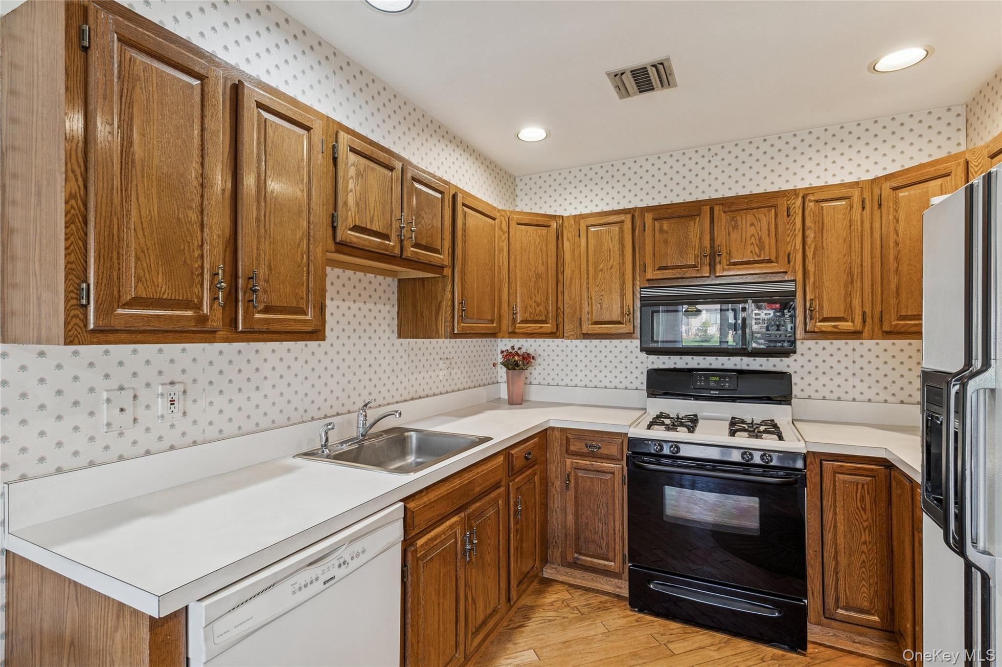 #13 photo, 3 Timber Ridge Drive, サフォーク郡 Holbrook , NY 11741