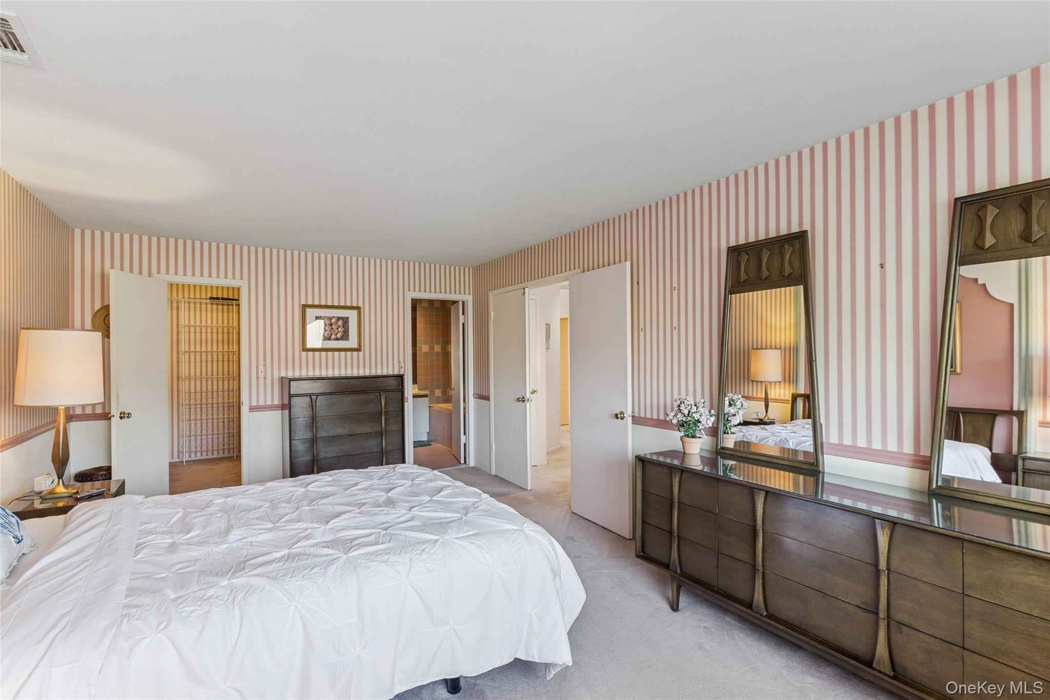 #16 photo, 3 Timber Ridge Drive, サフォーク郡 Holbrook , NY 11741