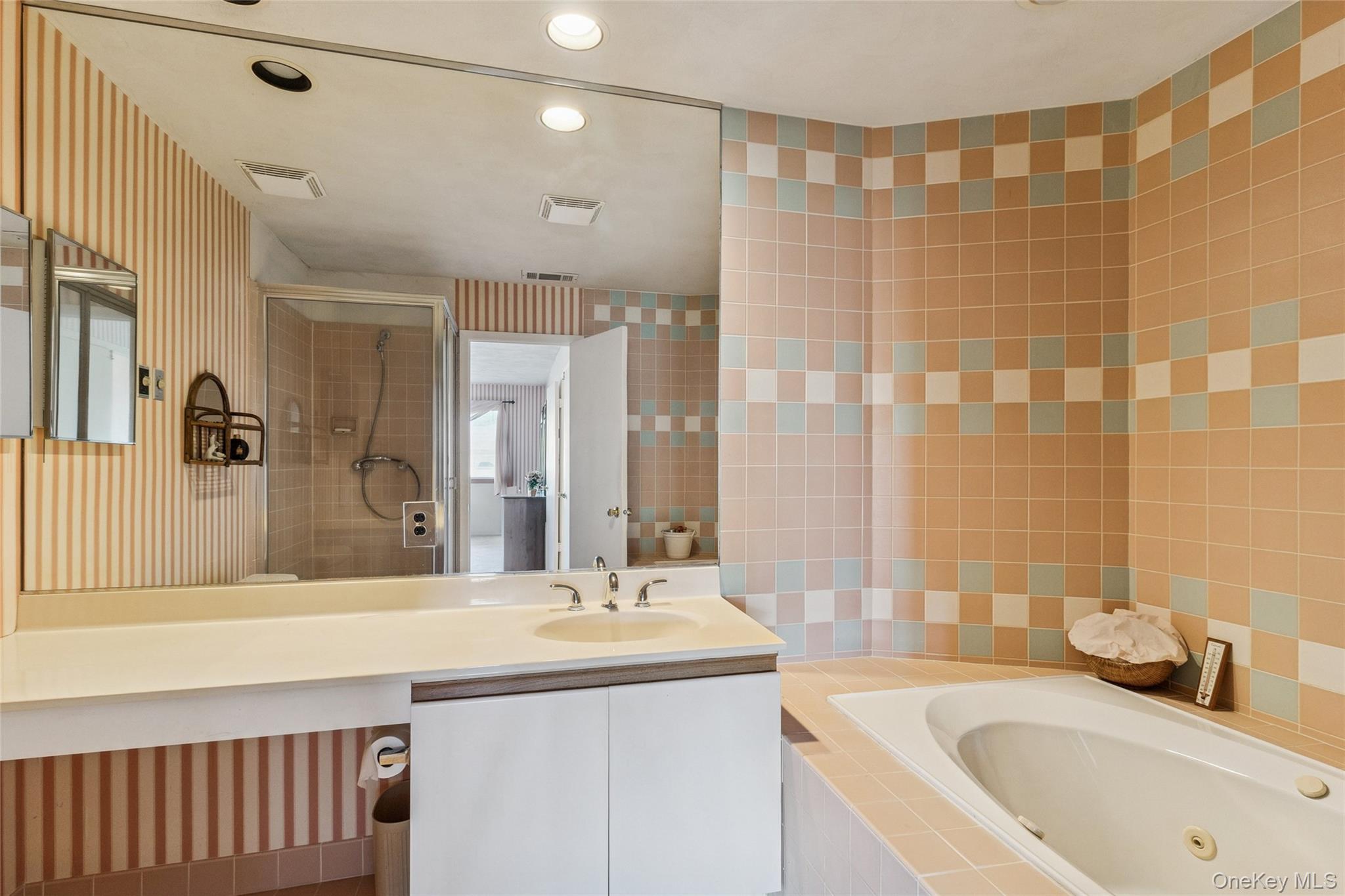 #17 photo, 3 Timber Ridge Drive, サフォーク郡 Holbrook , NY 11741