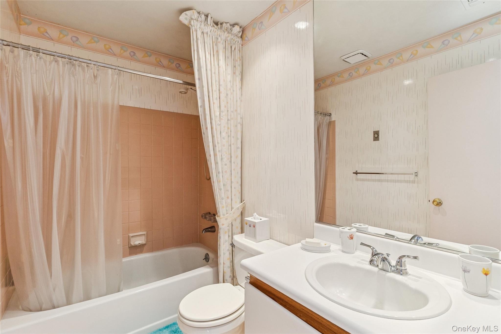 #20 photo, 3 Timber Ridge Drive, サフォーク郡 Holbrook , NY 11741